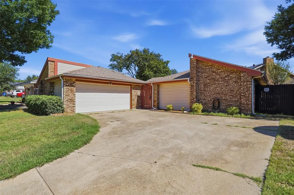 2406 Amber Hill Lane