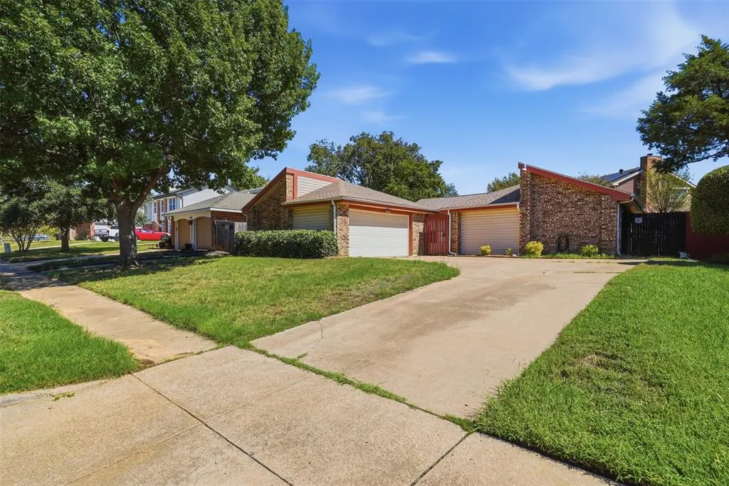2406 Amber Hill Lane