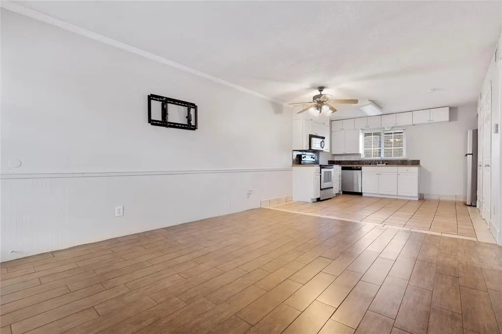 1207 W Wall Street #4