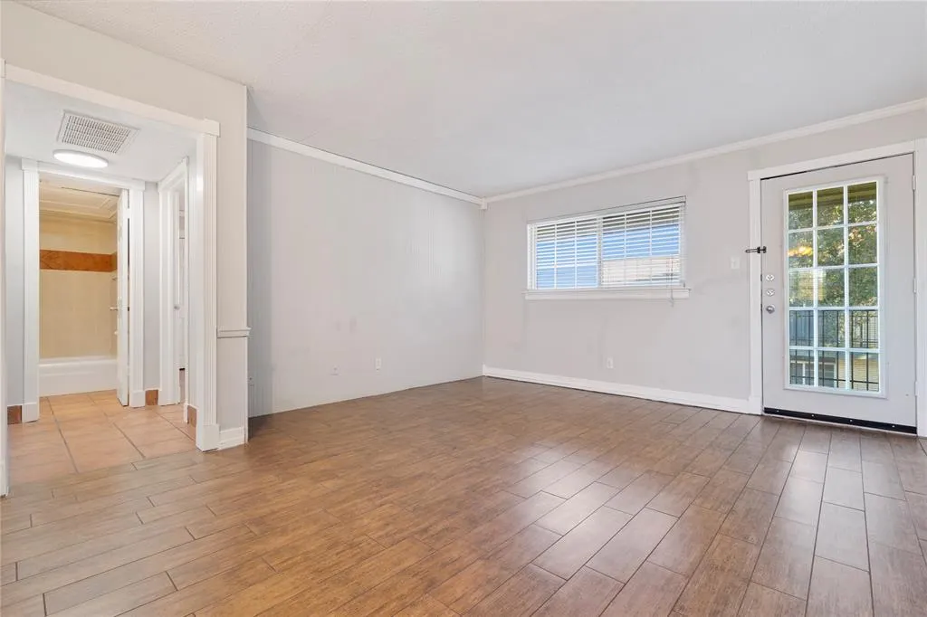 1207 W Wall Street #4