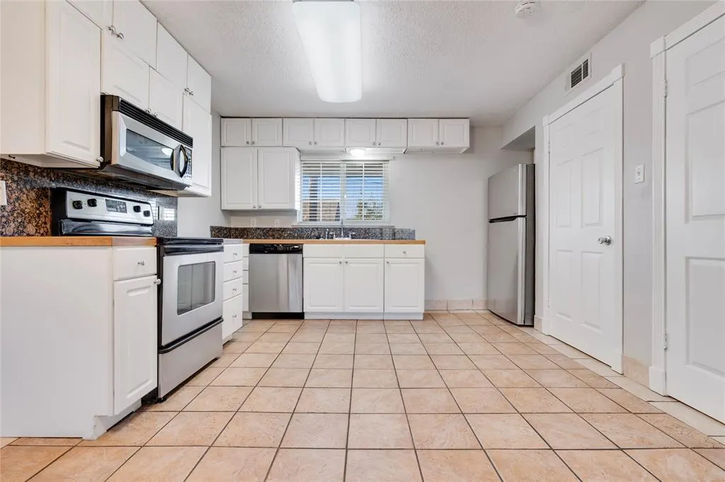 1207 W Wall Street #4
