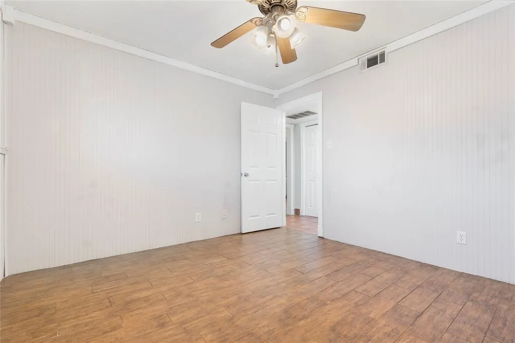 1207 W Wall Street #4