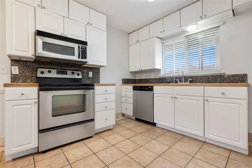 1207 W Wall Street #4