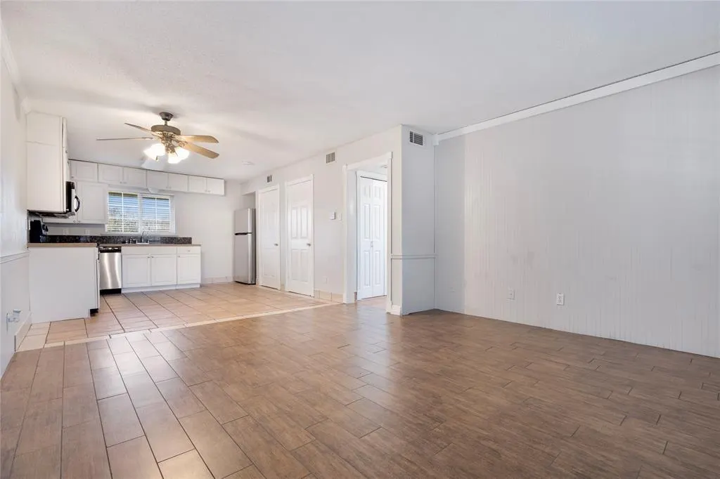 1207 W Wall Street #4