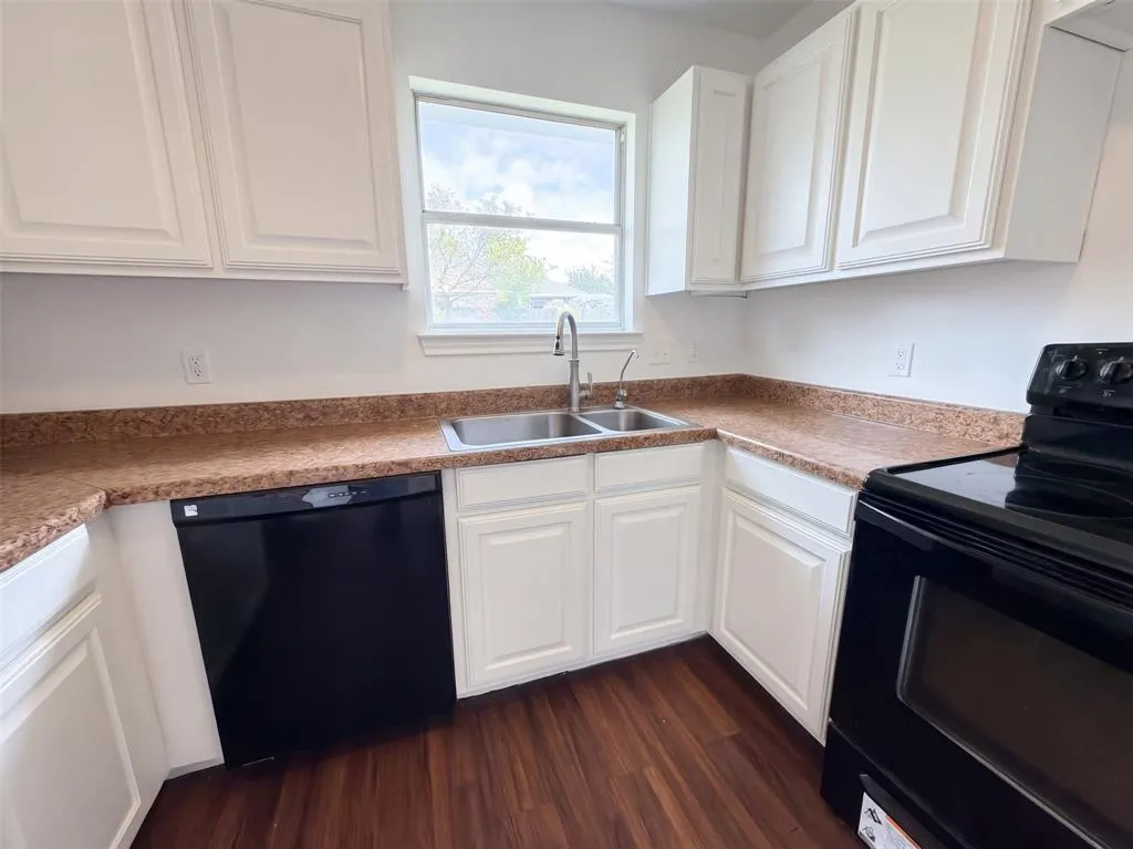 208 Comanche Trail