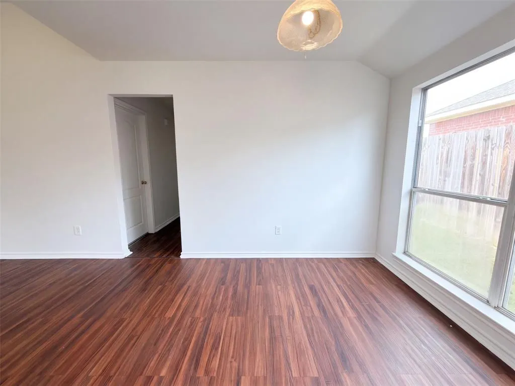 208 Comanche Trail