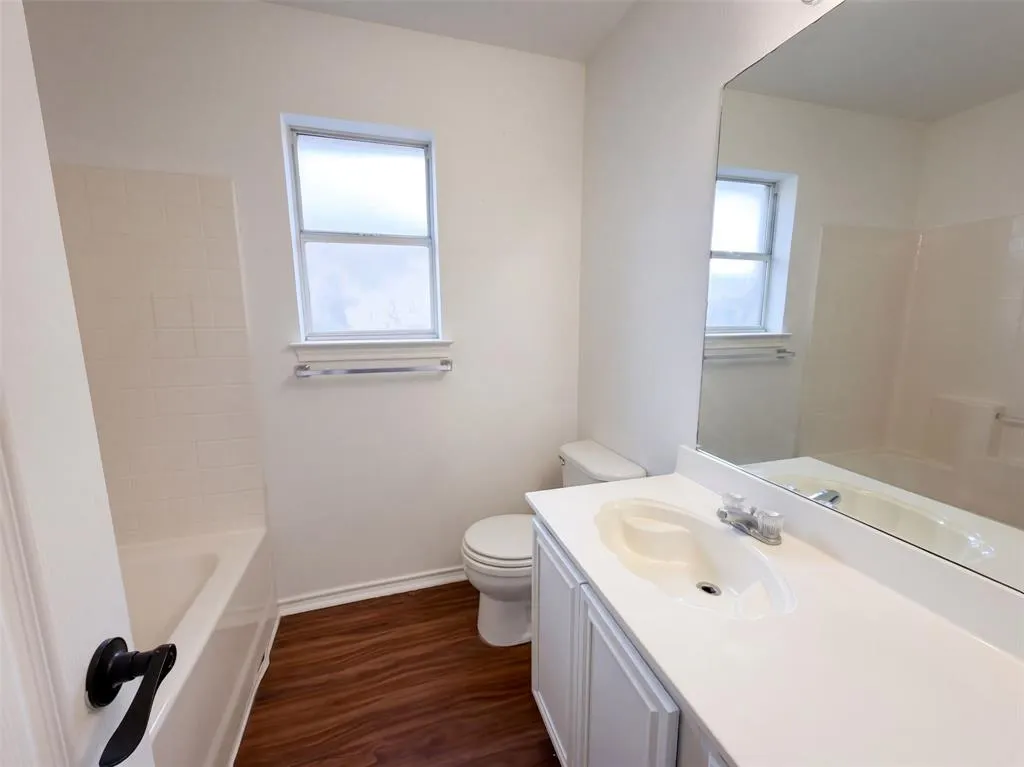 208 Comanche Trail