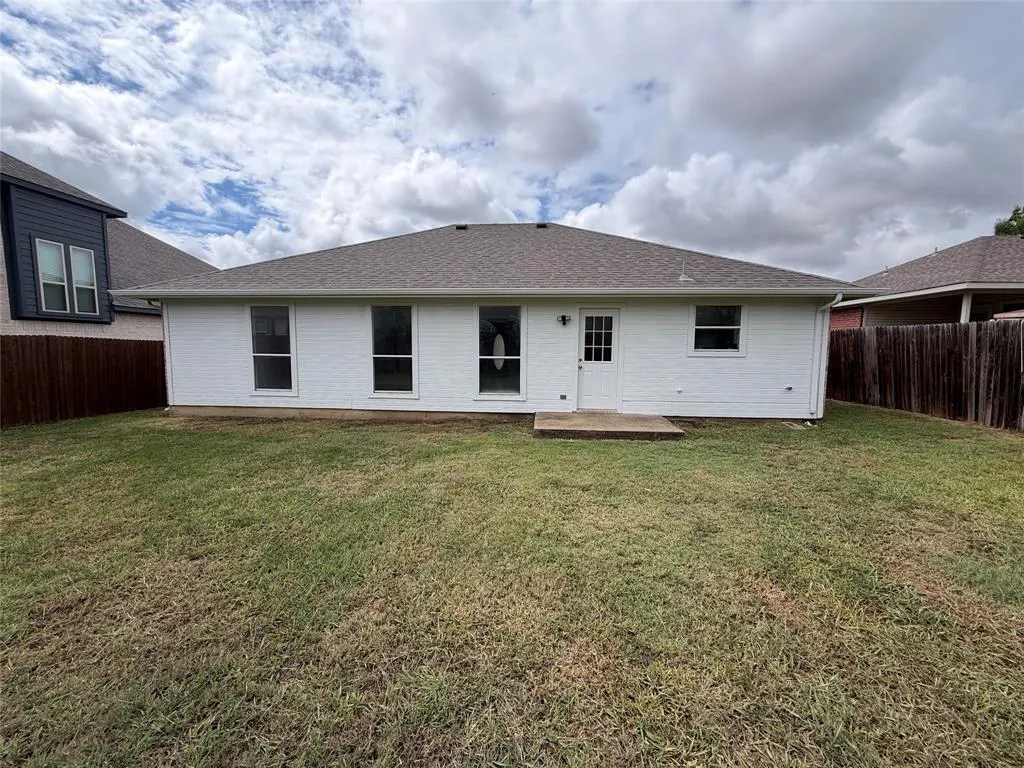208 Comanche Trail