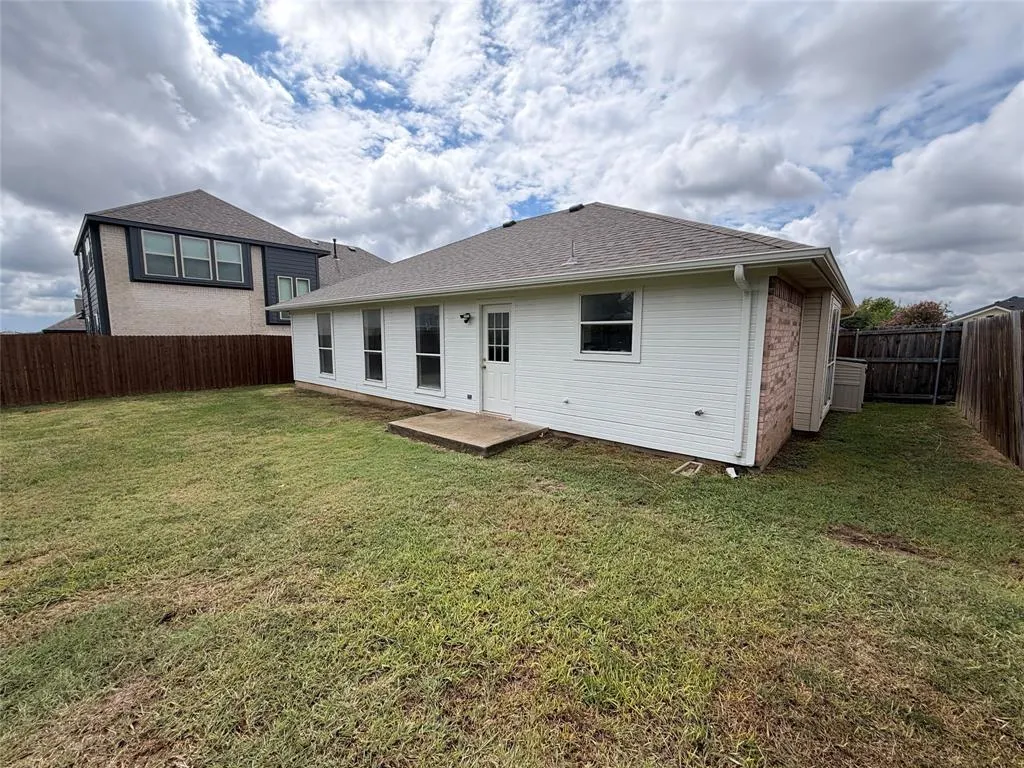 208 Comanche Trail