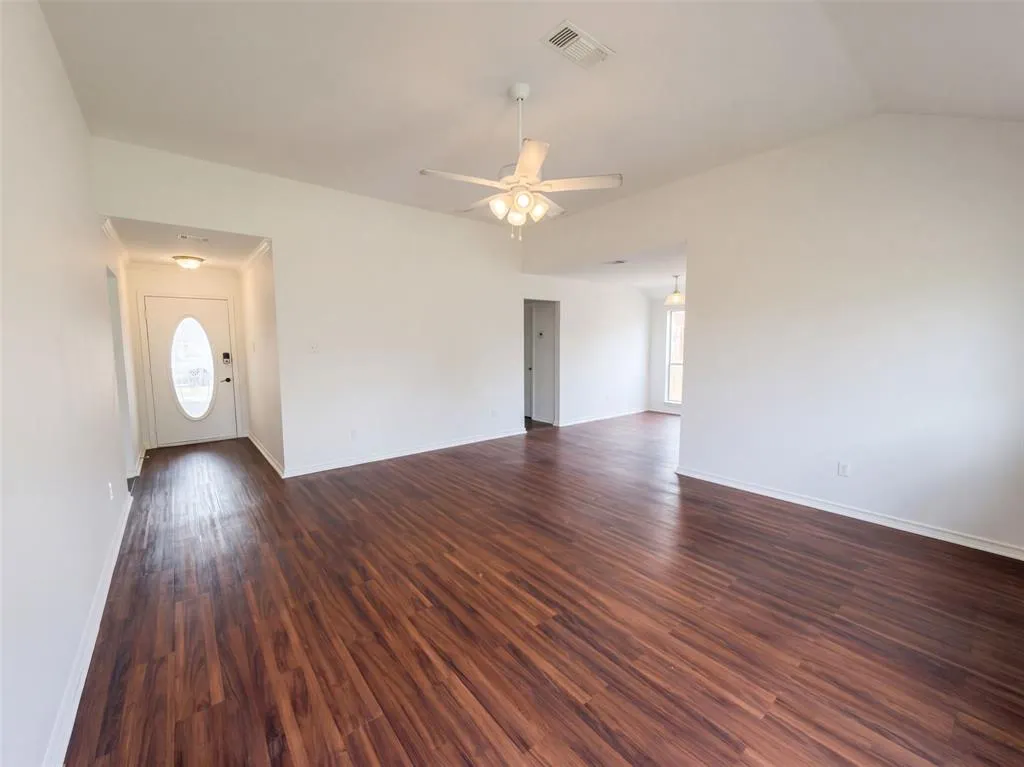 208 Comanche Trail