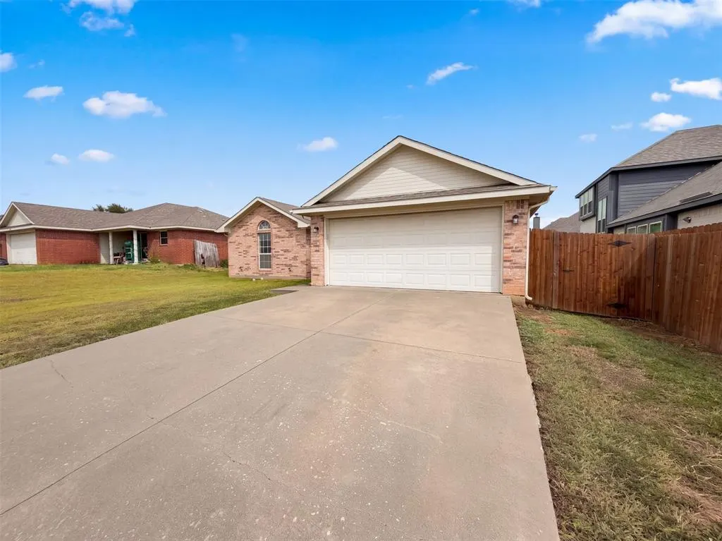 208 Comanche Trail