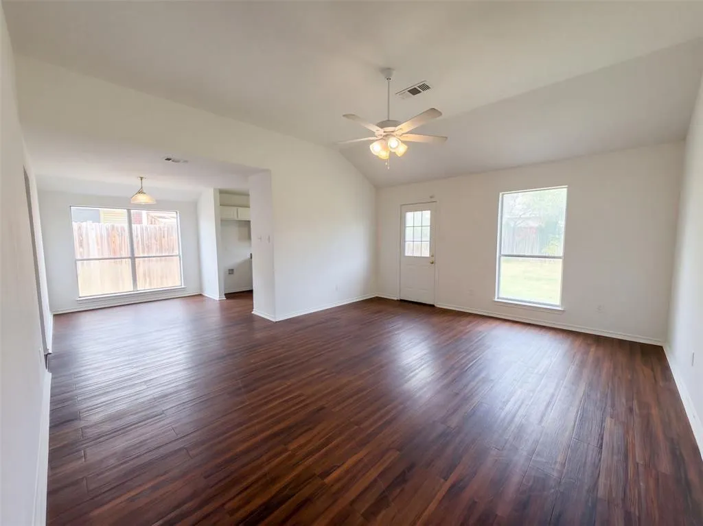 208 Comanche Trail