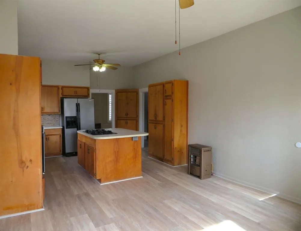 911 W Liveoak Street