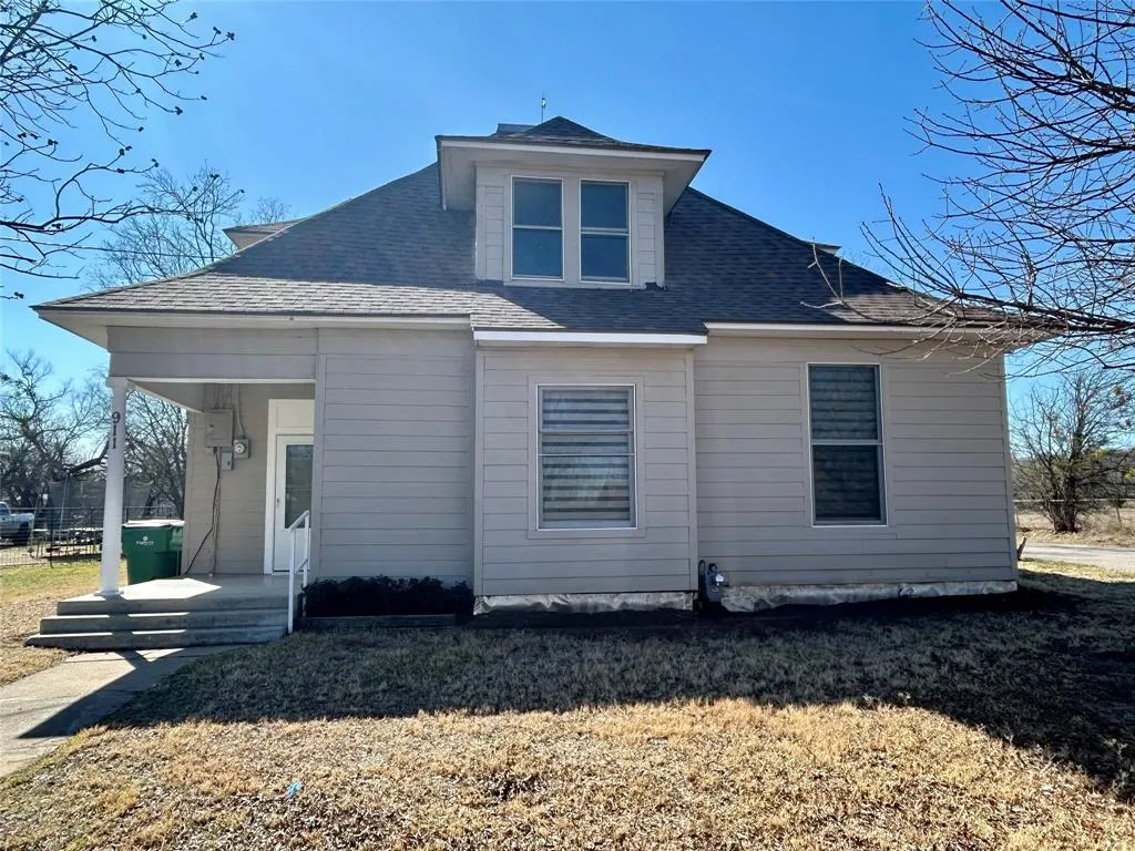 911 W Liveoak Street