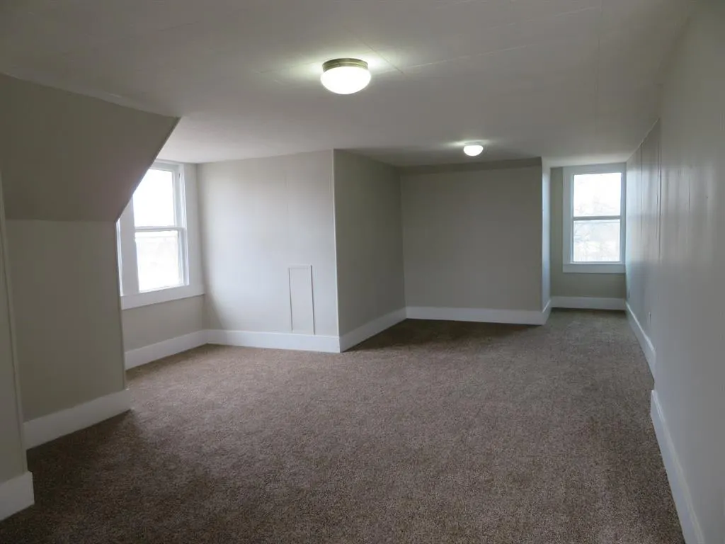 911 W Liveoak Street