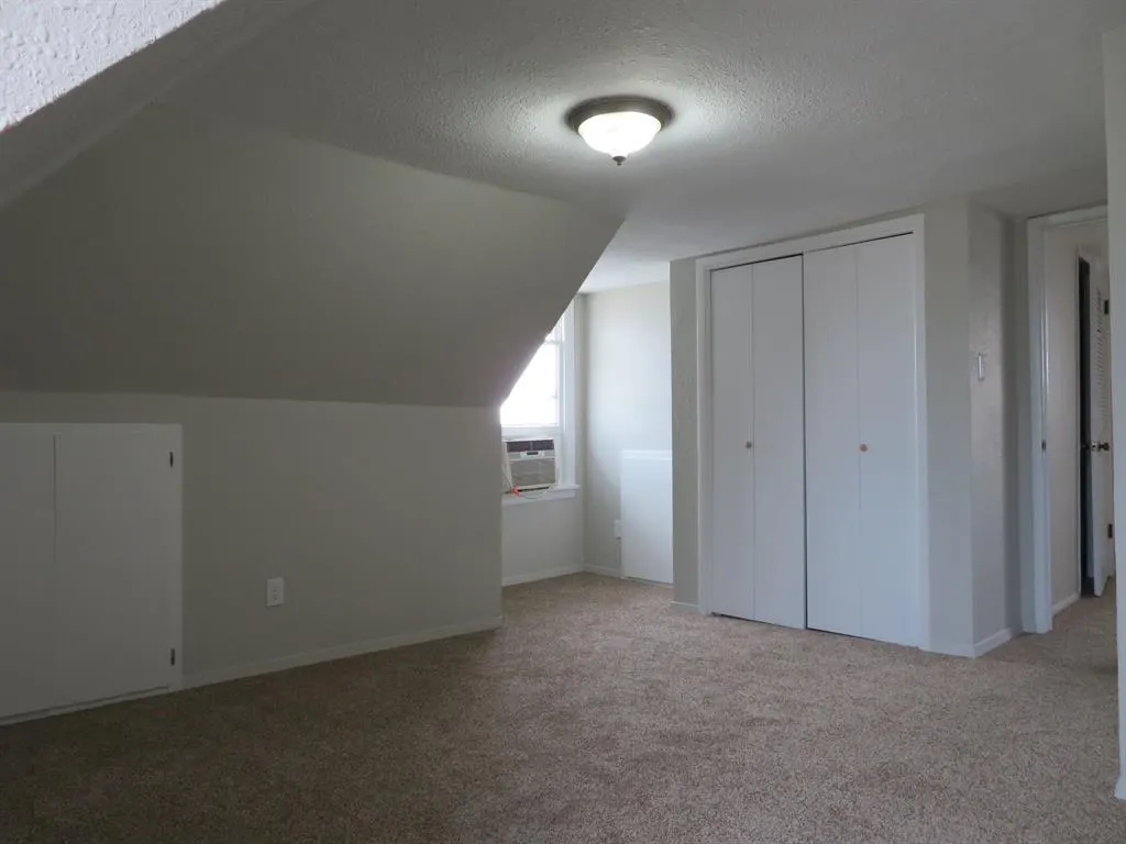 911 W Liveoak Street