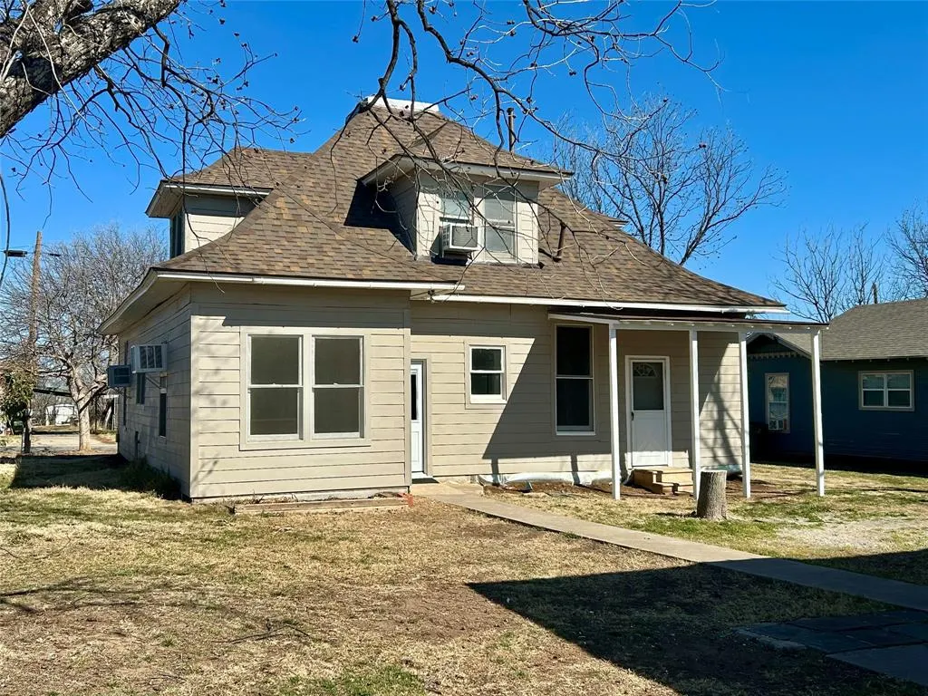 911 W Liveoak Street