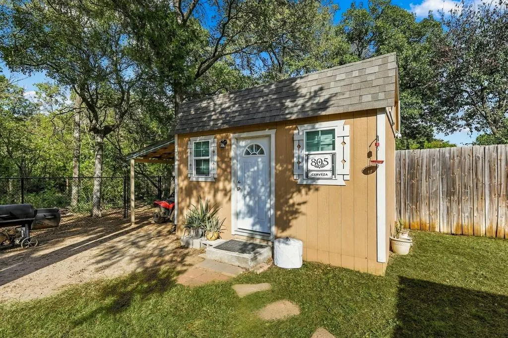 230 Oakwood Circle