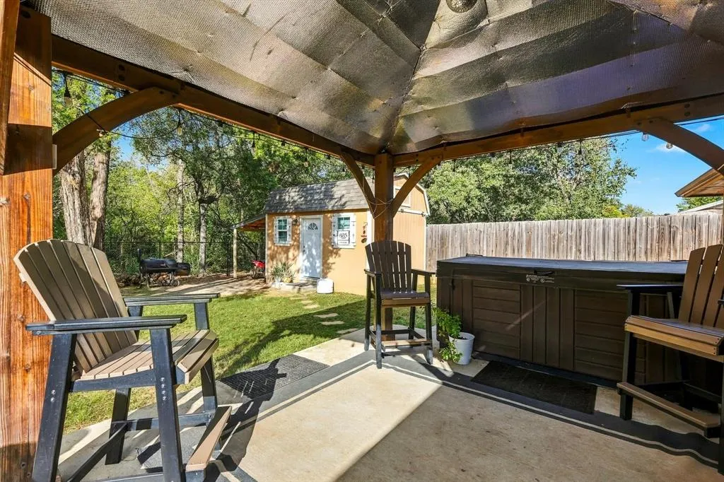 230 Oakwood Circle