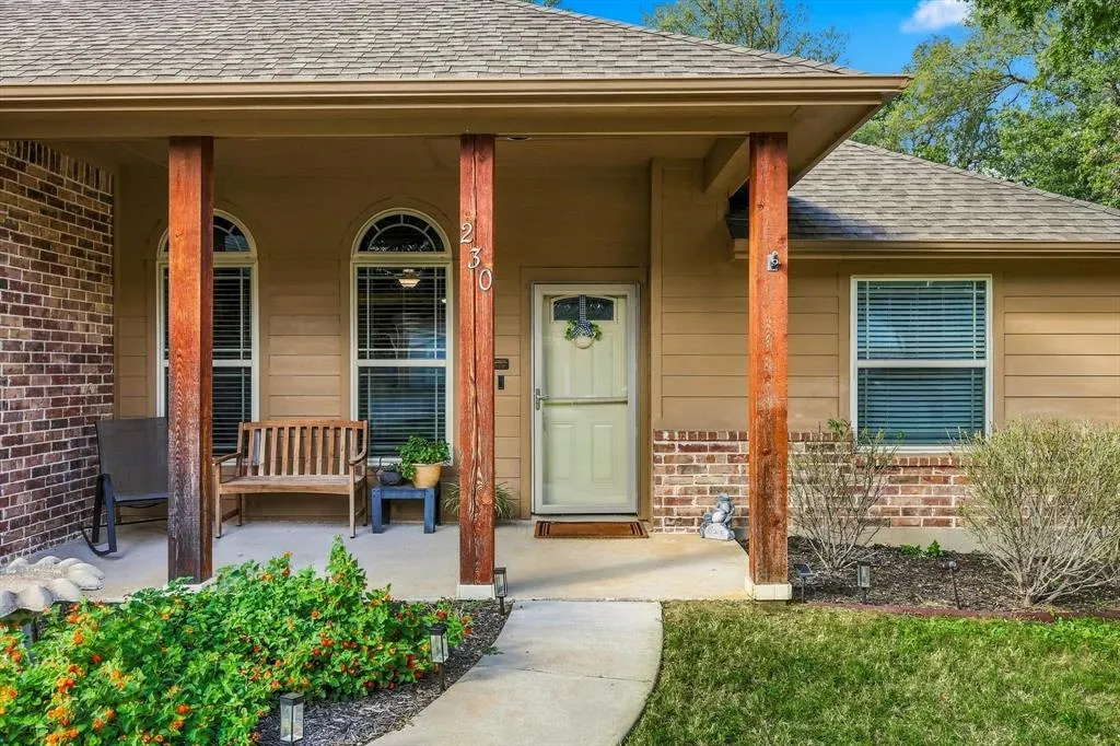 230 Oakwood Circle