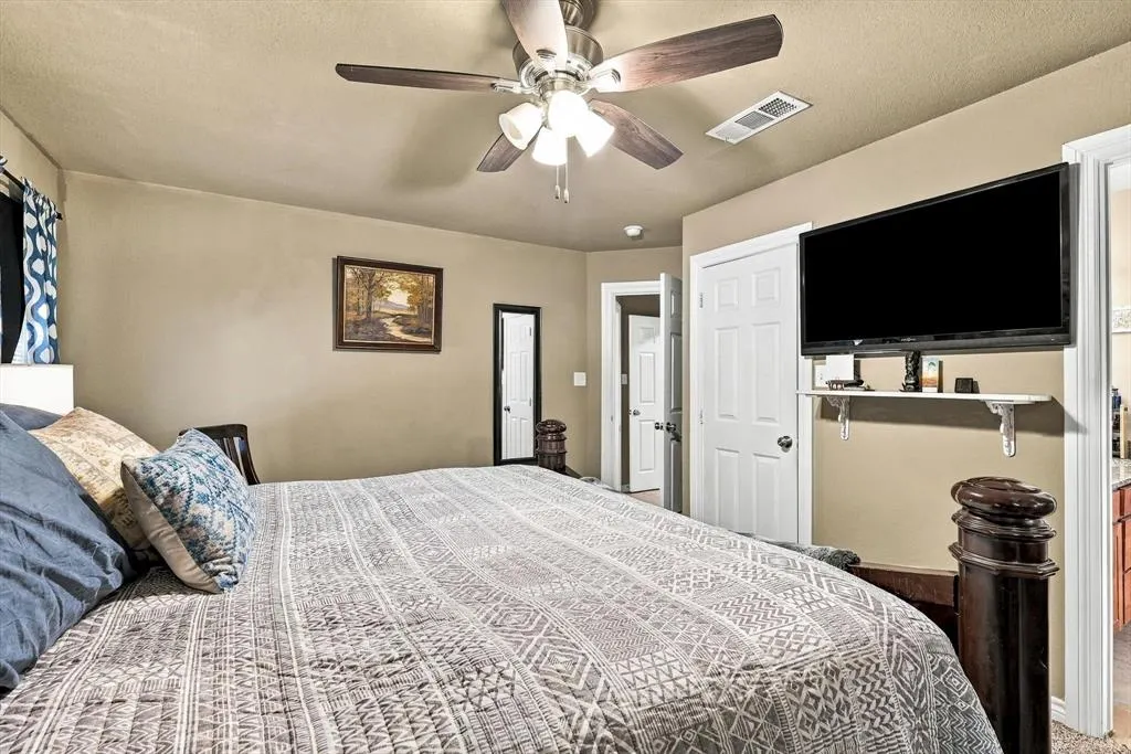 230 Oakwood Circle