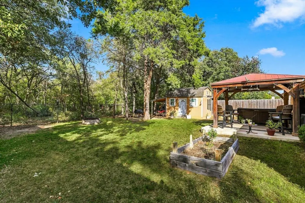 230 Oakwood Circle