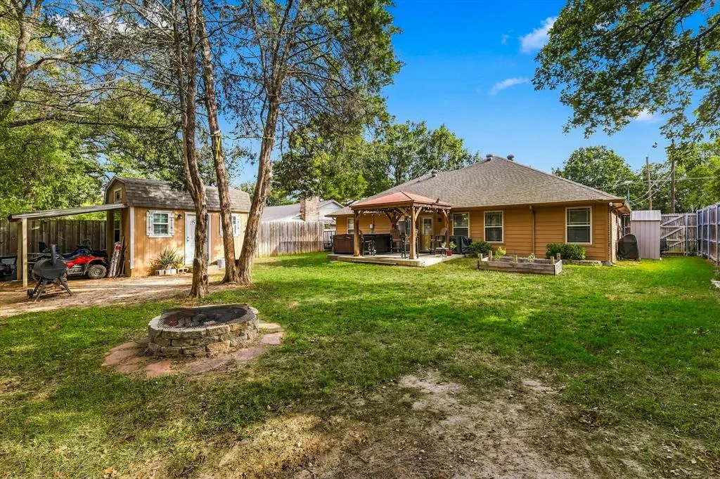 230 Oakwood Circle