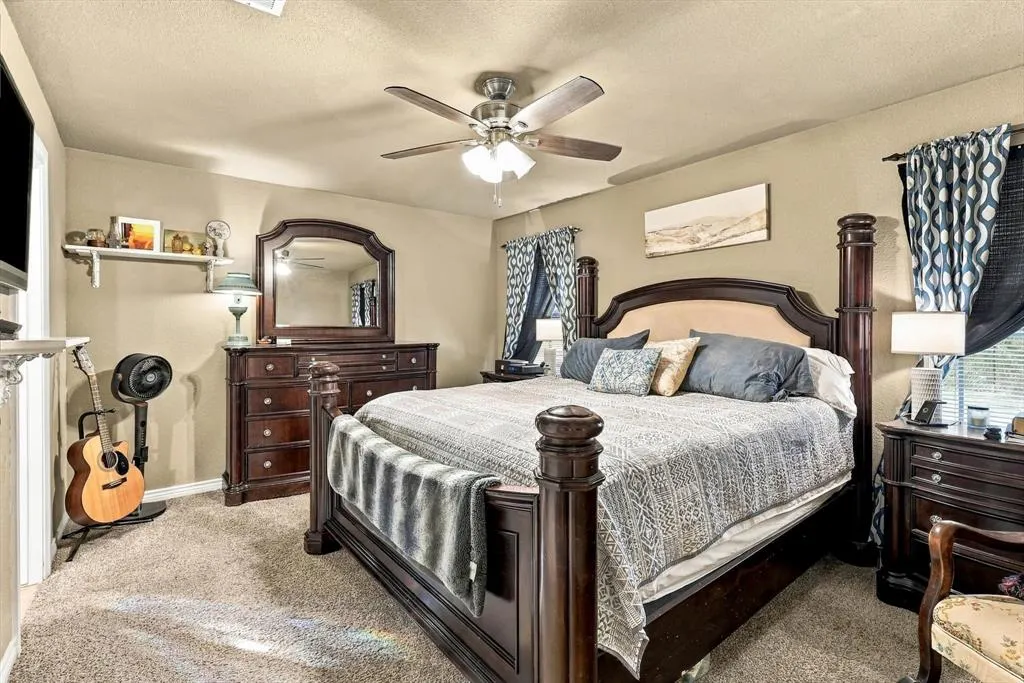 230 Oakwood Circle