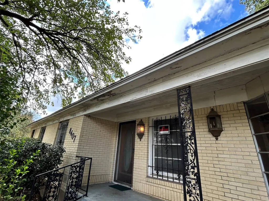 8407 Honeysuckle Lane