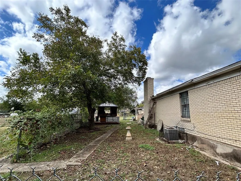 8407 Honeysuckle Lane