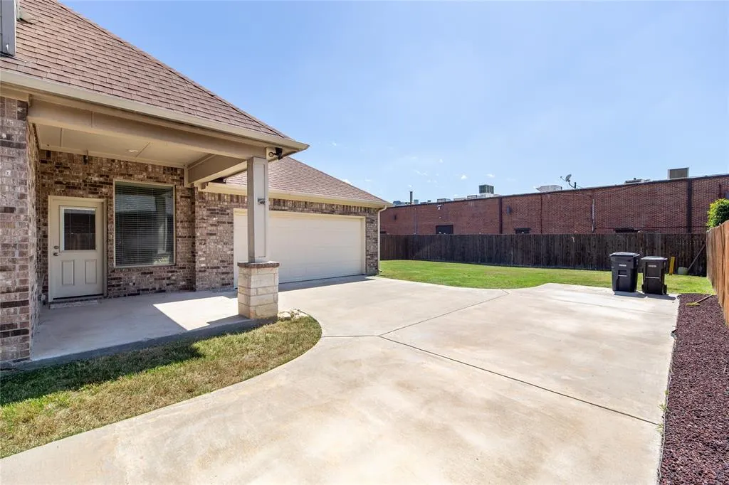 5500 Ledgestone Drive