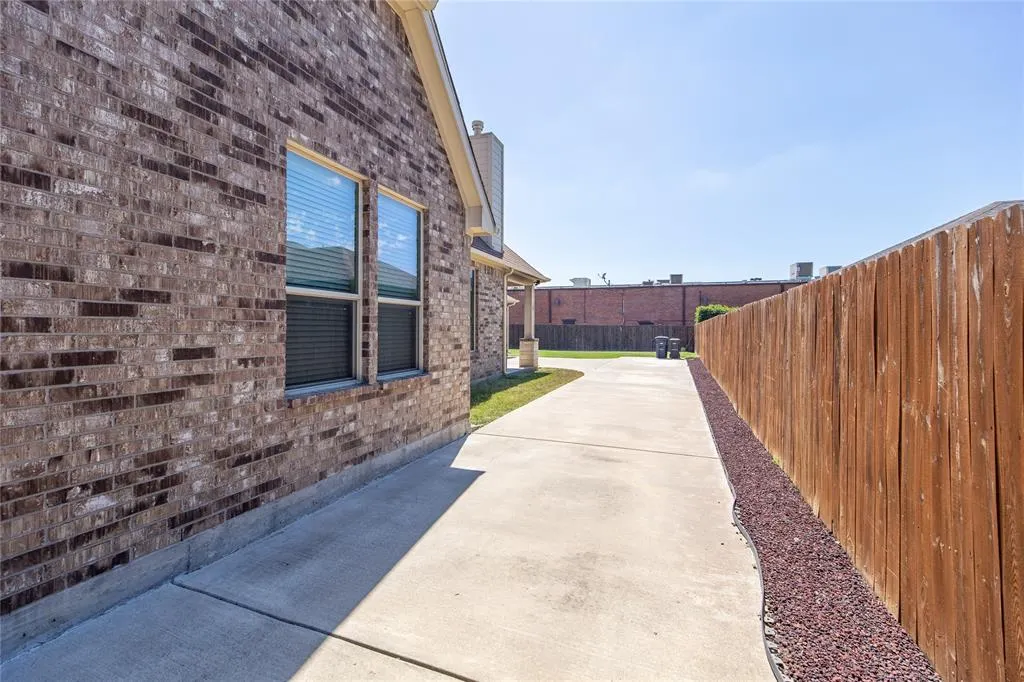 5500 Ledgestone Drive