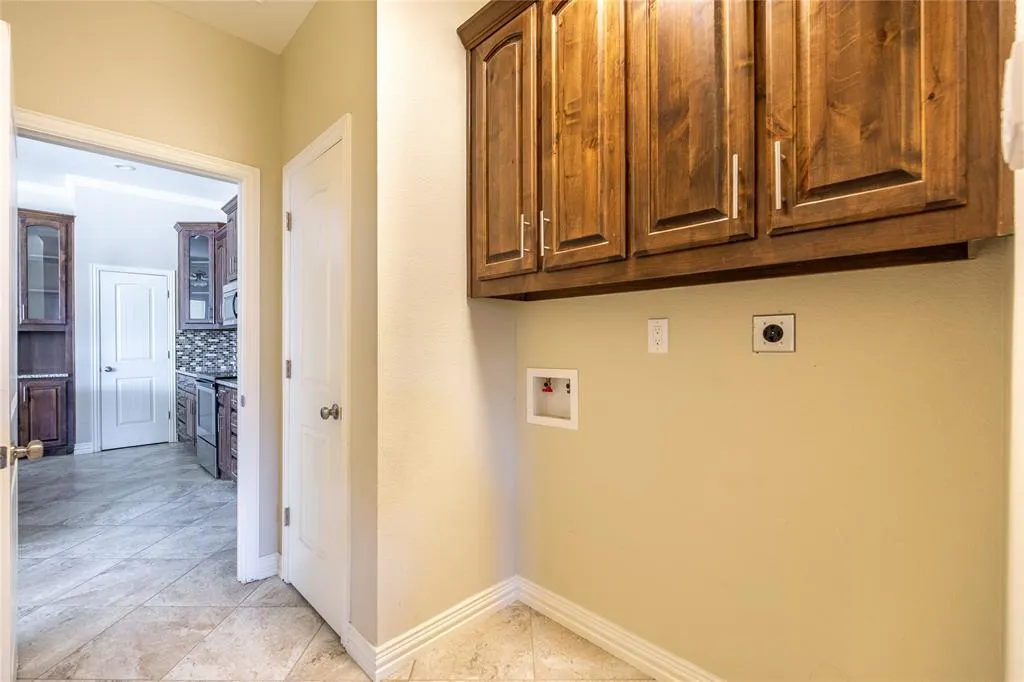 5500 Ledgestone Drive