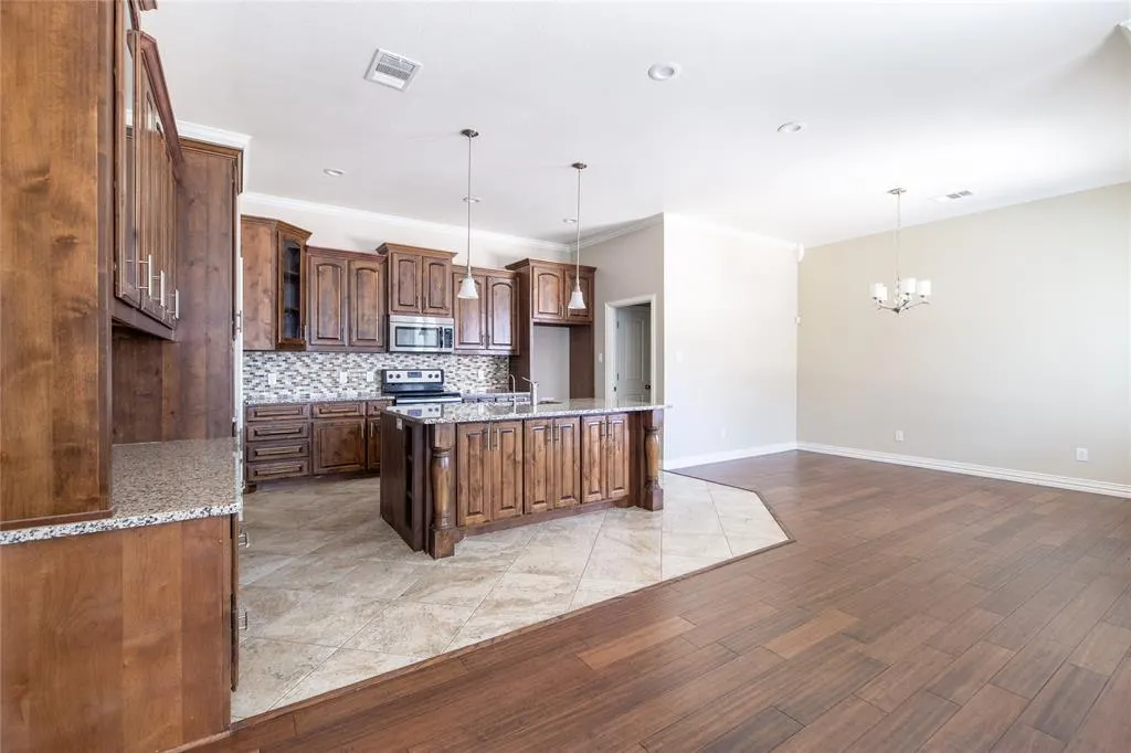 5500 Ledgestone Drive