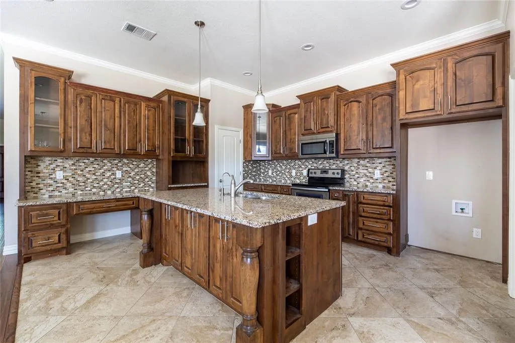 5500 Ledgestone Drive
