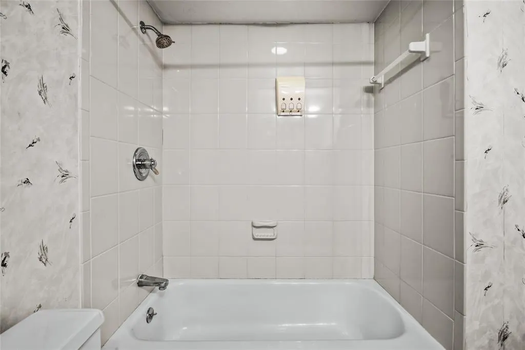 15721 mapleview