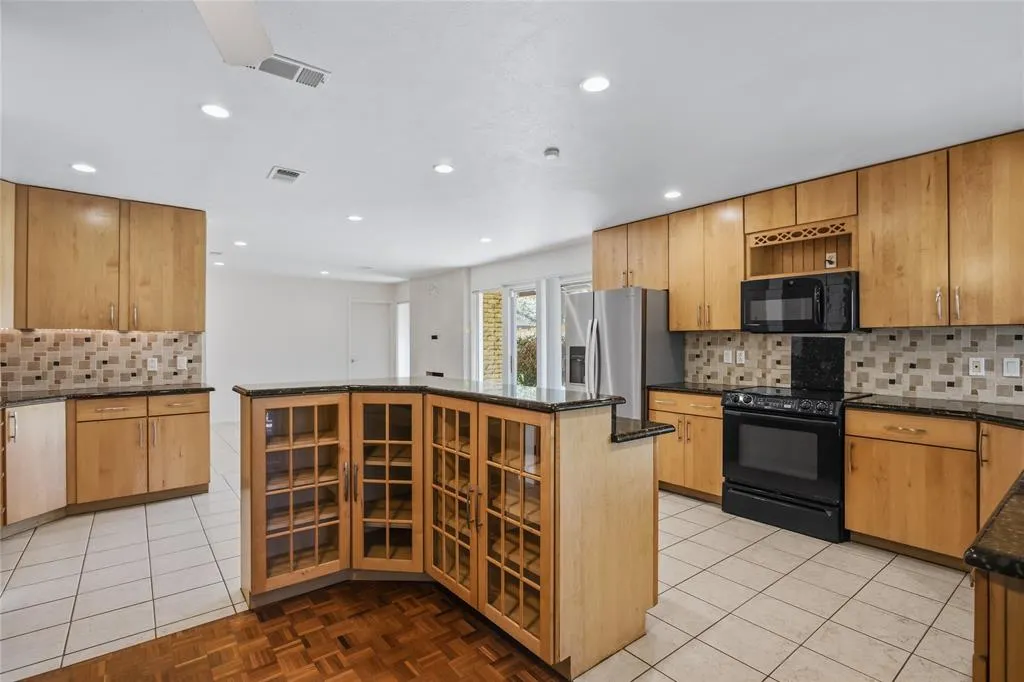 15721 mapleview