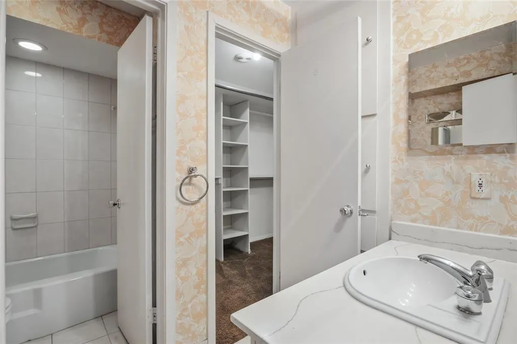 15721 mapleview