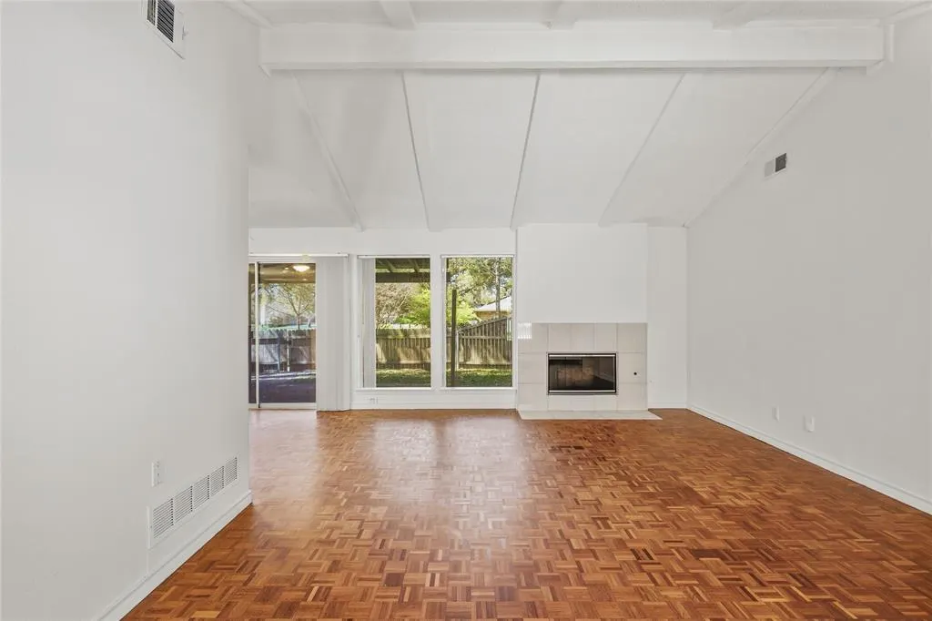 15721 mapleview