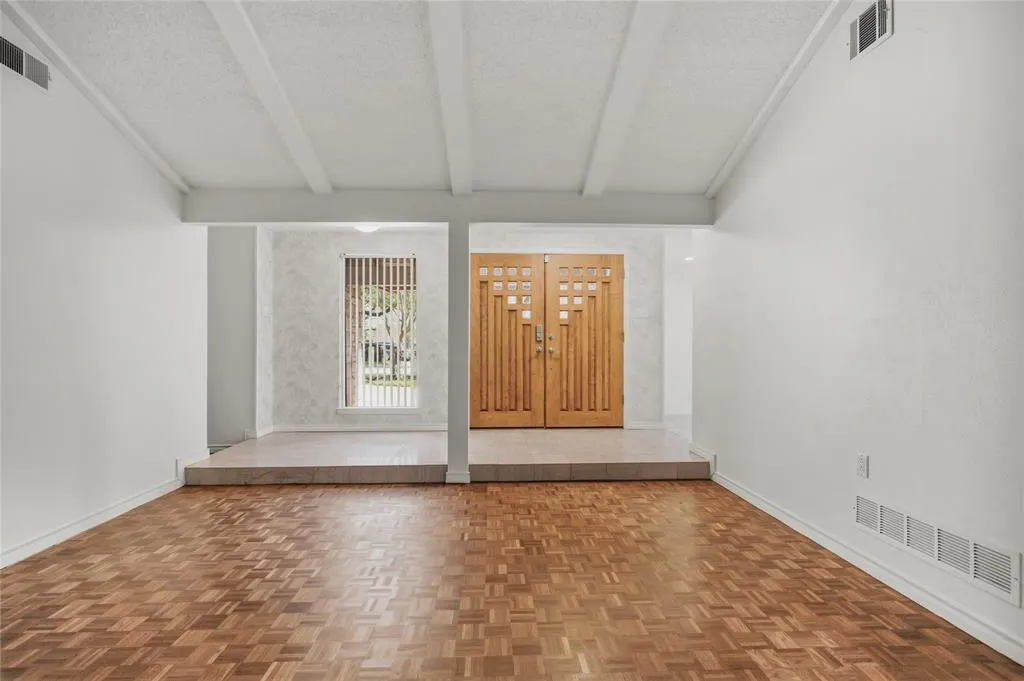 15721 mapleview