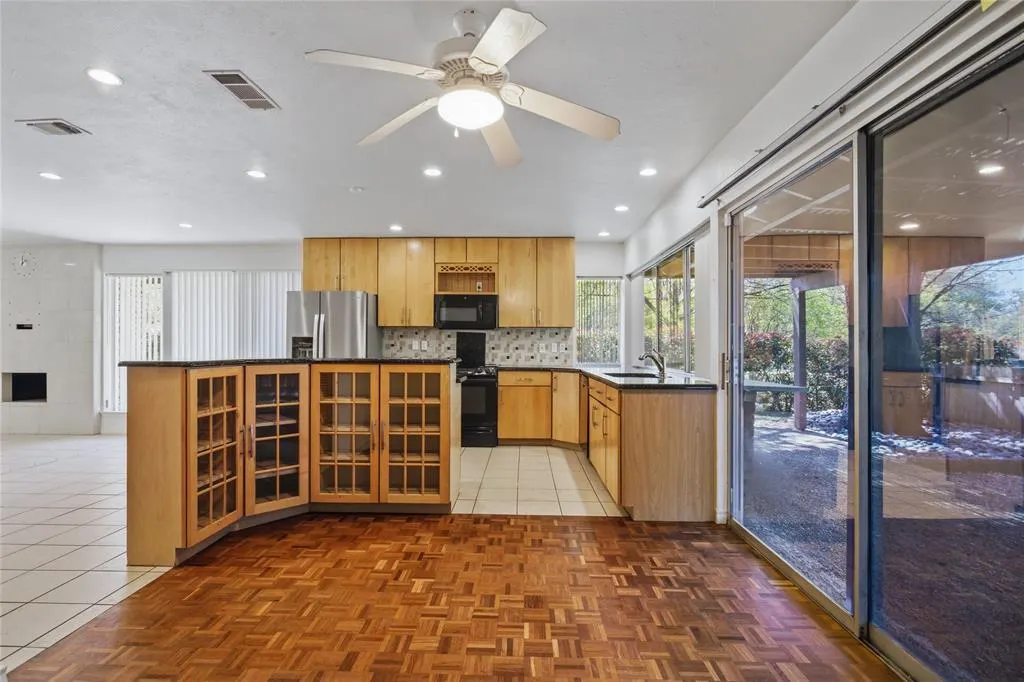 15721 mapleview