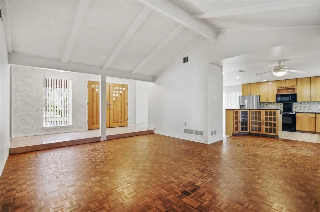15721 mapleview