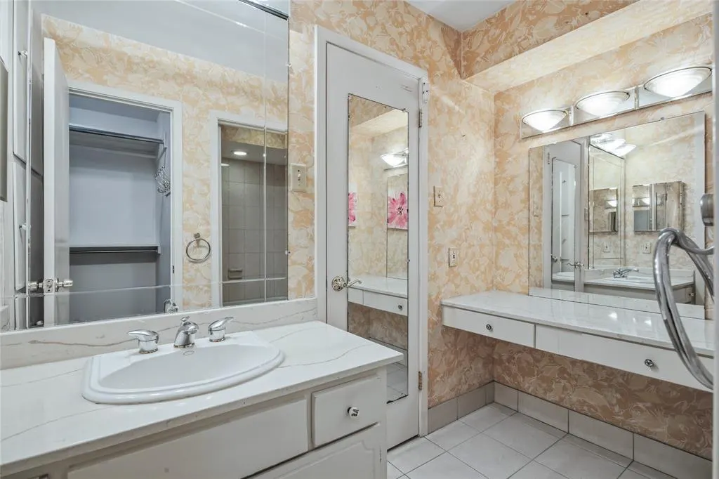 15721 mapleview