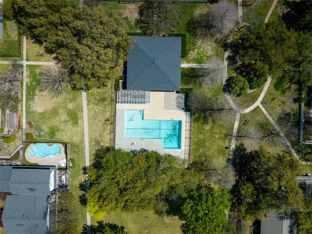 15721 mapleview