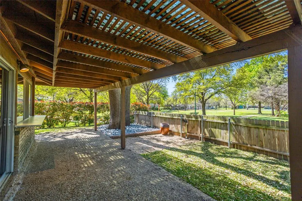 15721 mapleview
