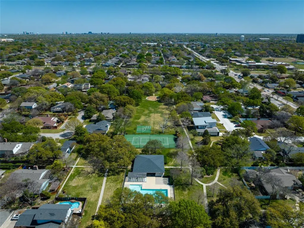 15721 mapleview