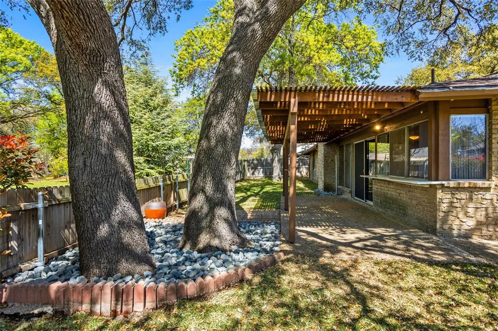 15721 mapleview