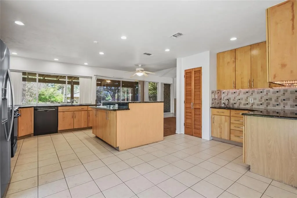 15721 mapleview