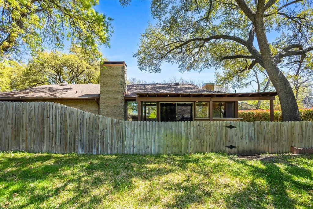15721 mapleview