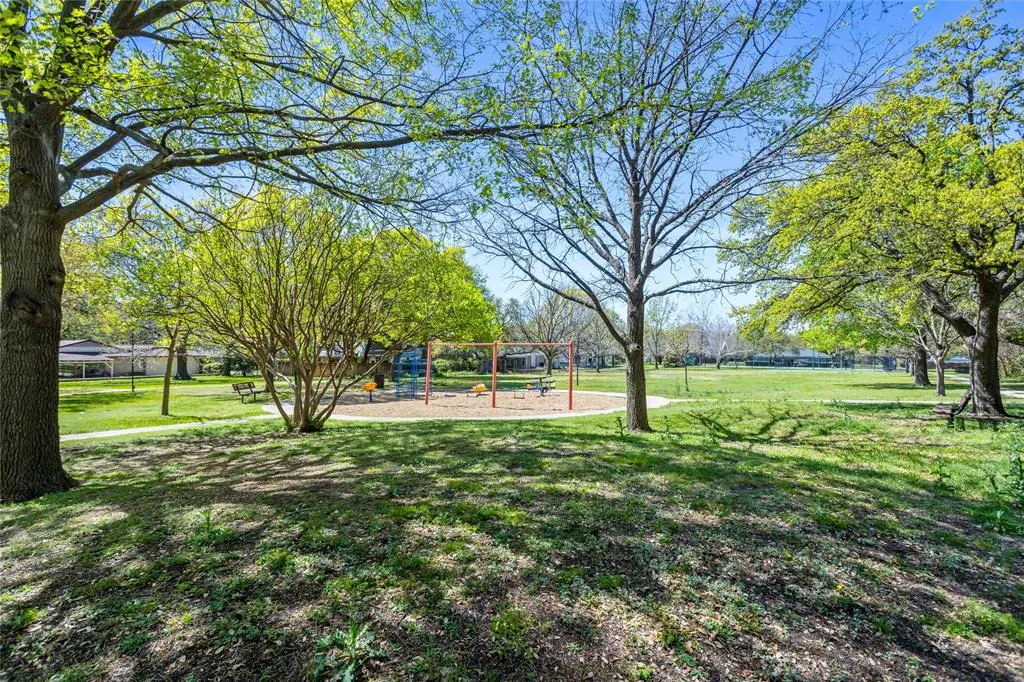 15721 mapleview
